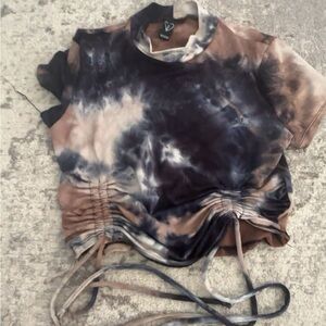 tie dye cropped ruched tee from windsor!!